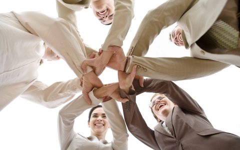 2021年做什么生意赚钱？一个人成功85%取决于你的人脉资源